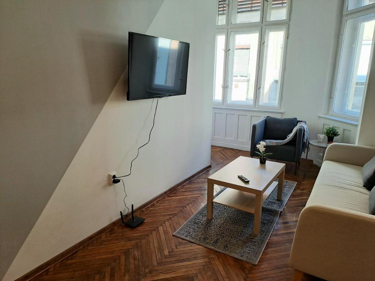 Emerald Apartment