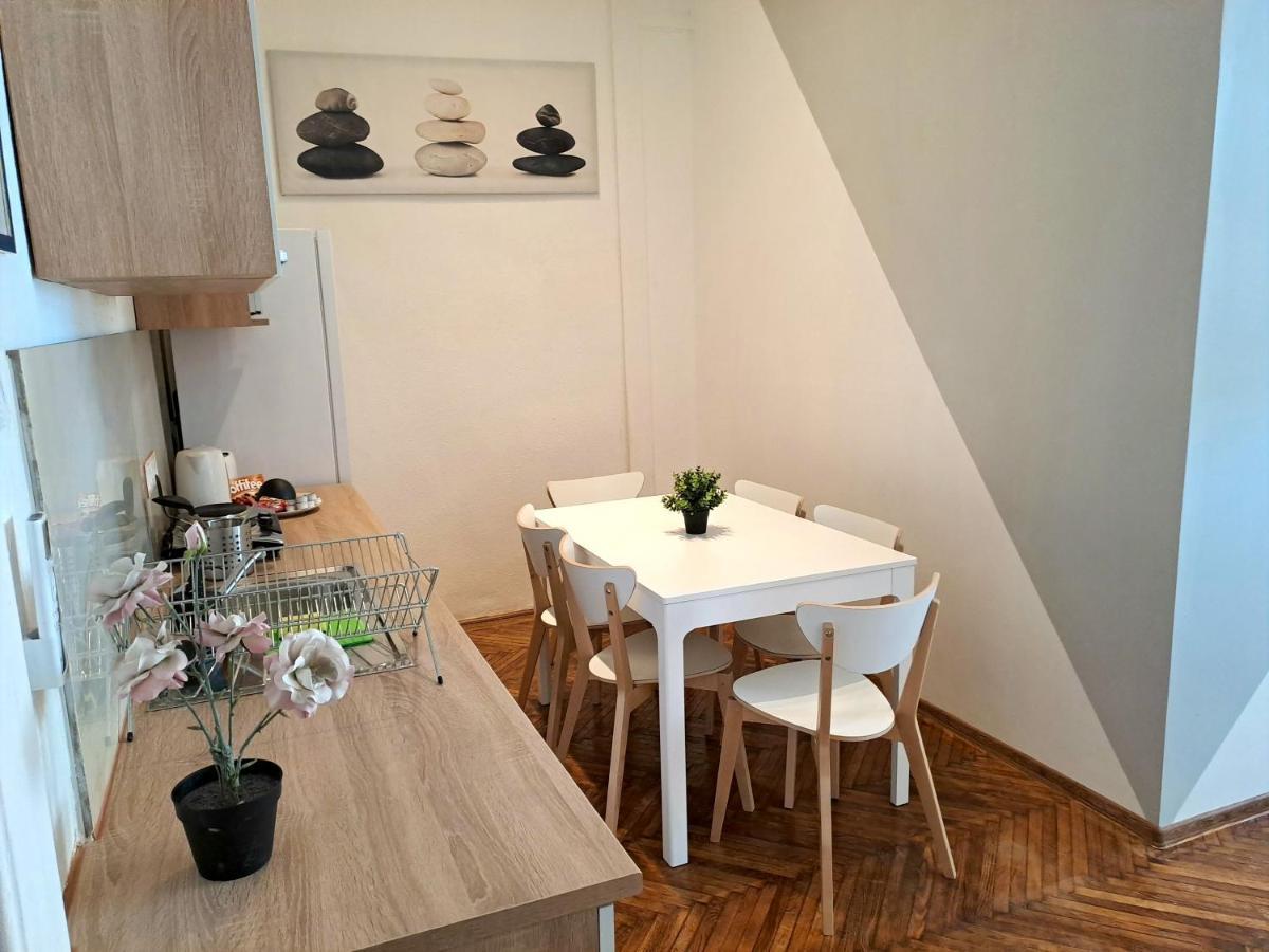 Emerald Apartment